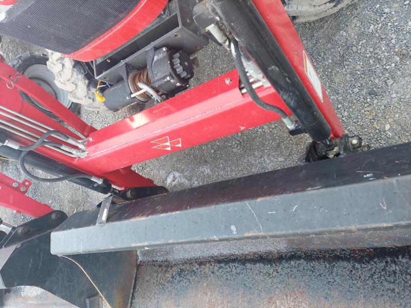 Tractors  GC1720 TLB Photo